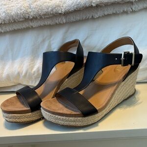 Kenneth Cole Wedge